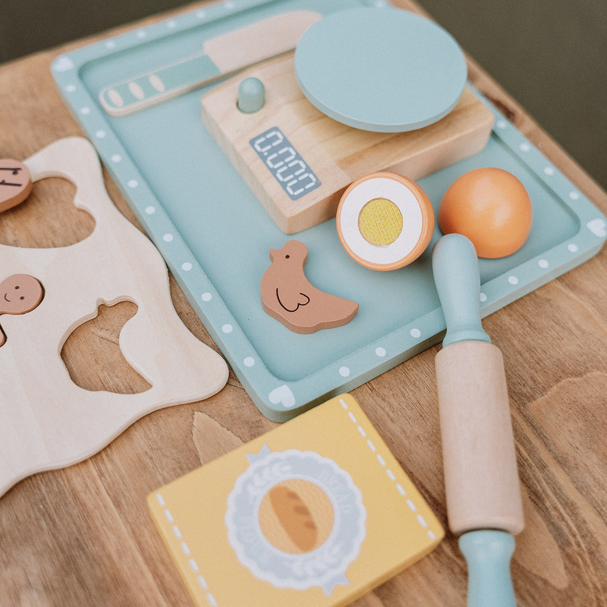 Biscuit Baker - Ellie n Ro